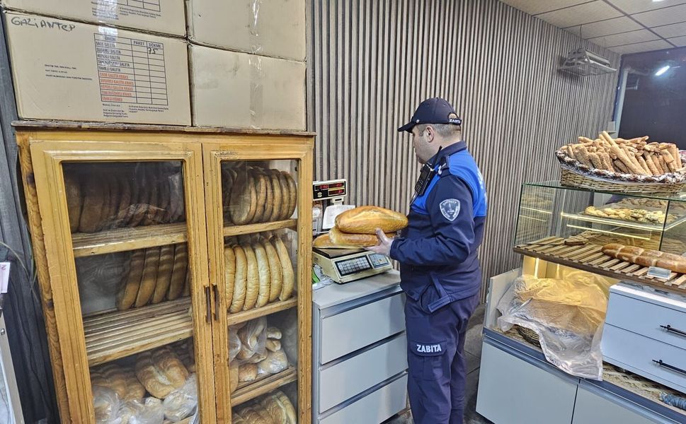 Şahinbey Belediyesi zabıta ekiplerinden gece denetimi