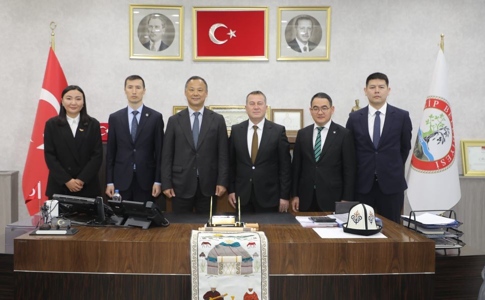 Büyükelçi Kazakbaev’den Nizip Belediyesine övgü: "Örnek bir belediyecilik anlayışı"