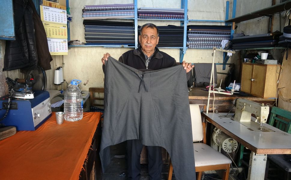 Gaziantepli terzi ustası yarım asırdır geleneksel şalvar dikiyor