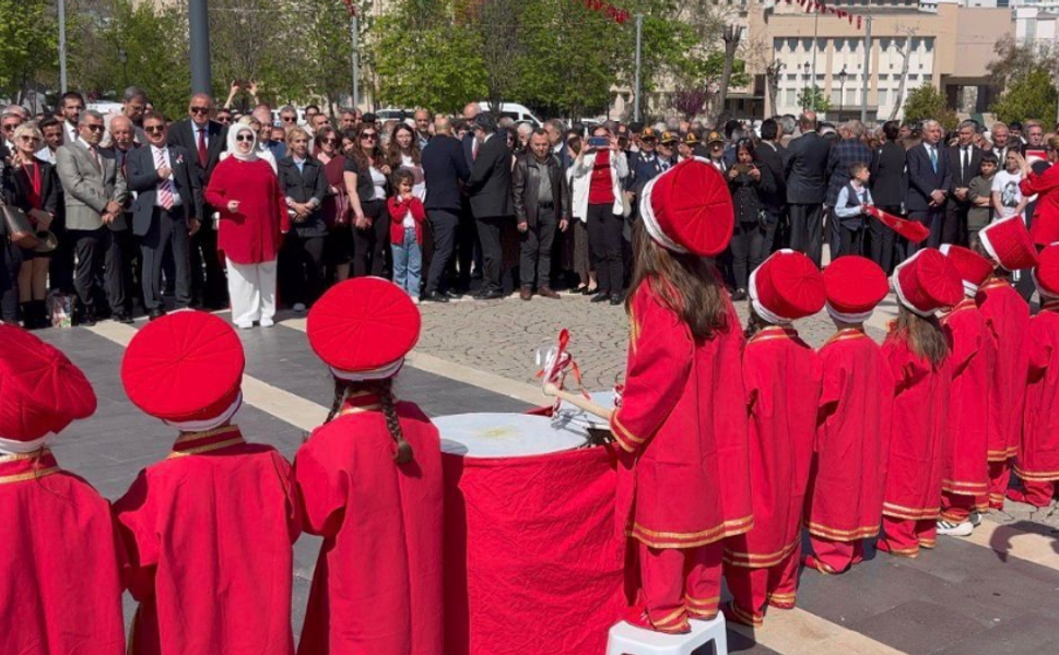 Gaziantep'te 23 Nisan kutlamalarında CHP'den tepki çeken protesto!