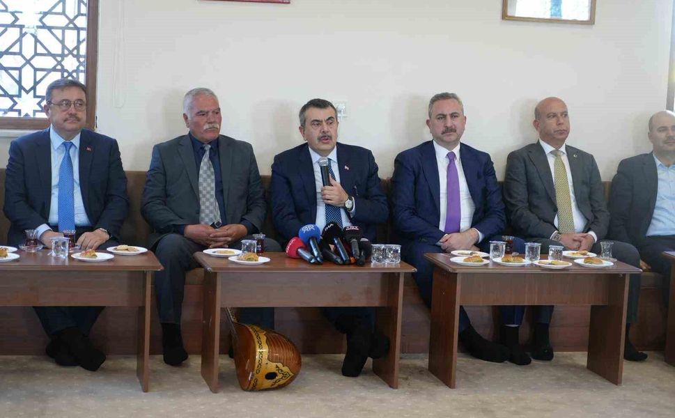 Bakan Tekin: 'Müfredatımızın içerisine çocuklarımızın dini inançlarını öğrenebilecekleri yeni dersler ekledik'