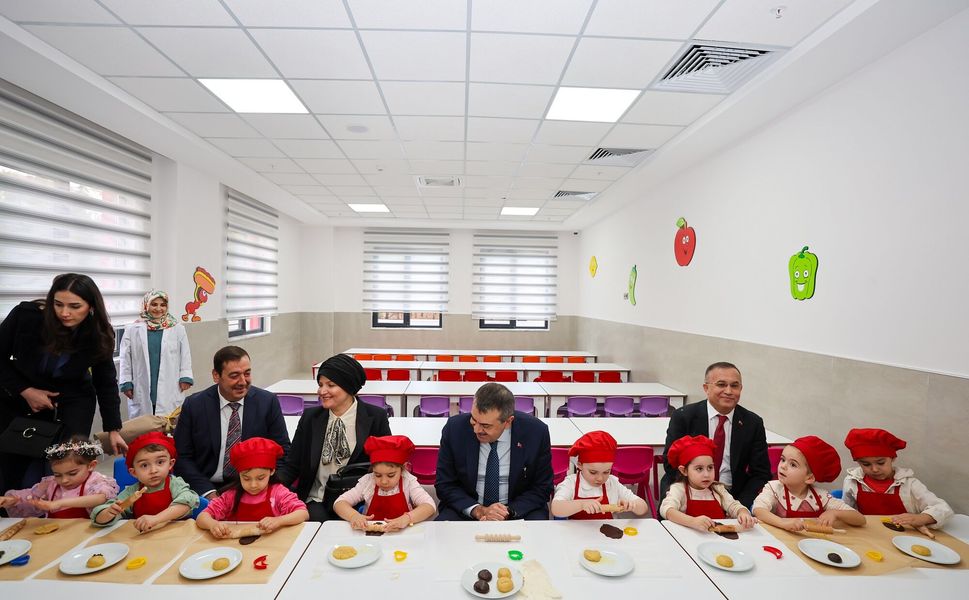 Gaziantep'te Bakan Tekin’in katılımıyla Fatma-Meral-Beyhan Uslu Kreşi açıldı