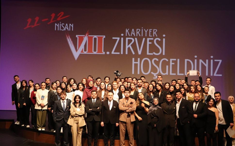 GAÜN’de Kariyer Zirvesi gençleri sektörle buluşturdu