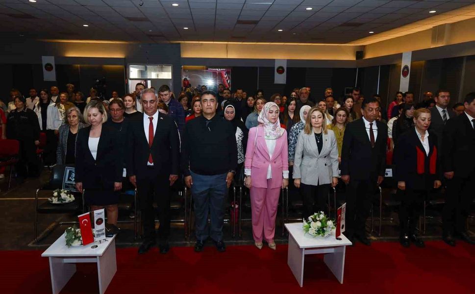 Gaziantep Kolej Vakfı'nda buruk 23 Nisan