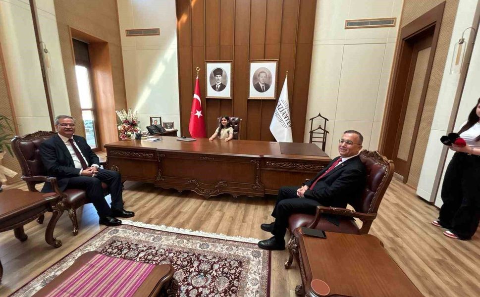 Gaziantep Valisi Kemal Çeber, koltuğunu Eylül Lina Yıldız'a devretti