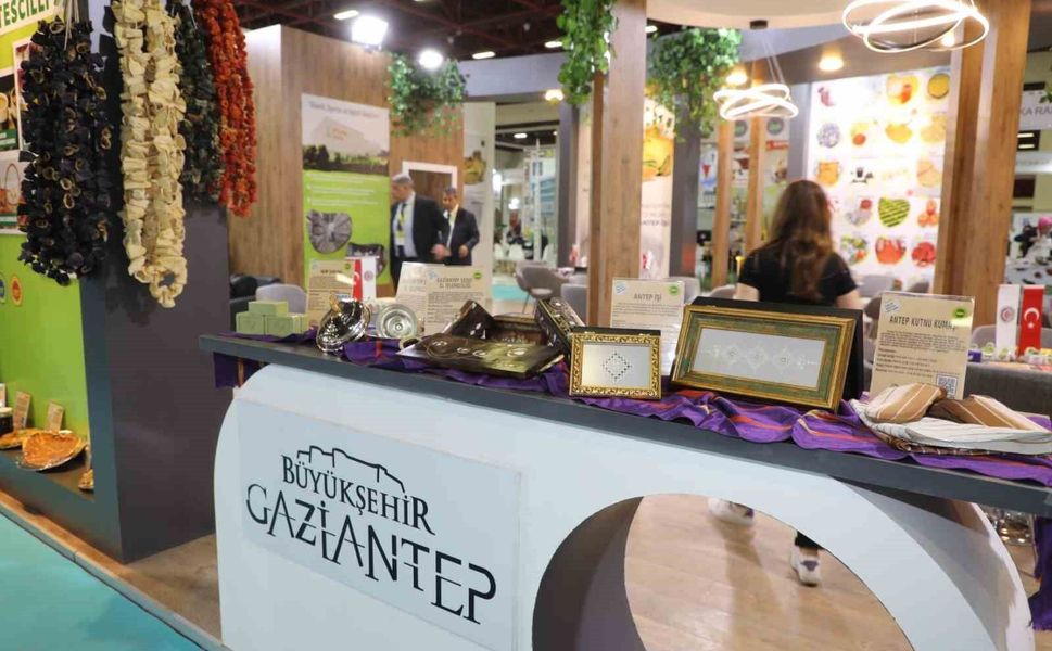 Gaziantep'in 109 coğrafi işaretli ürünü YÖREX'te gövde gösterisi yaptı