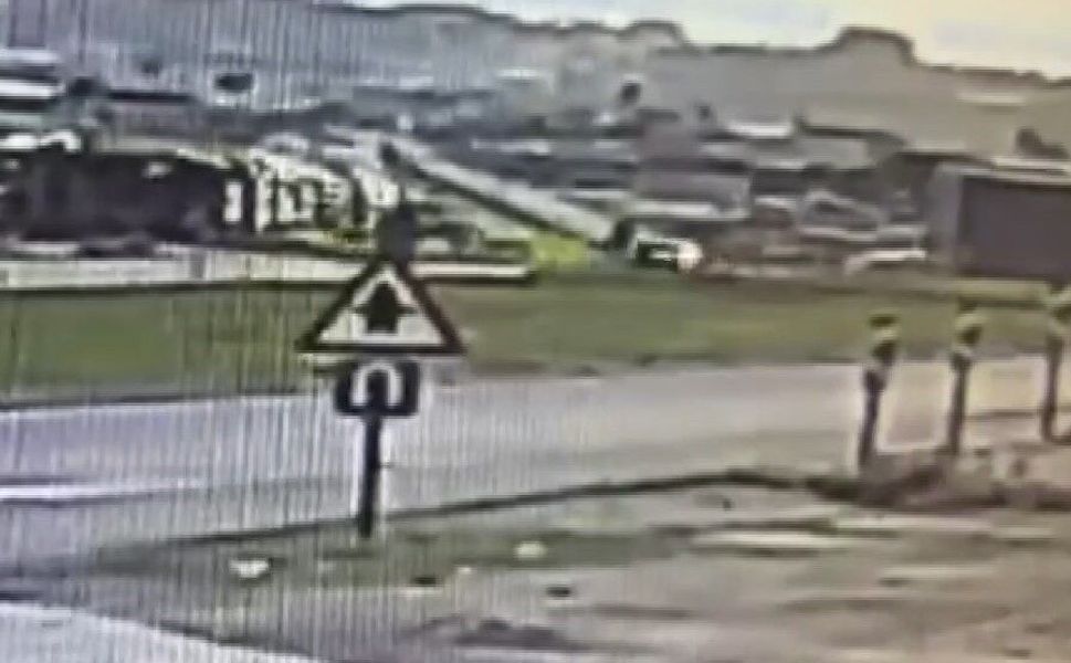 Gaziantep'te ani manevra yapan motosikletliye otomobil çarptı