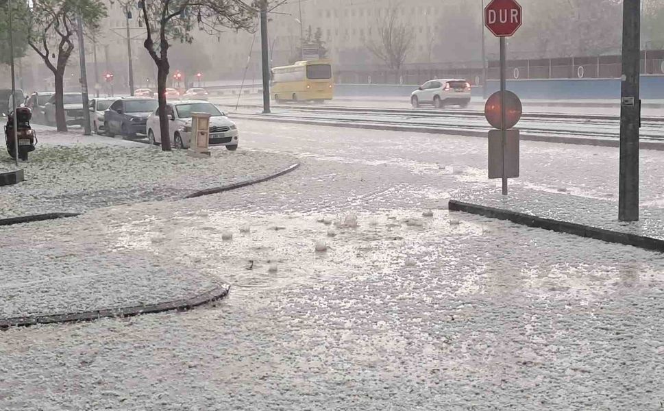 Gaziantep'te ceviz büyüklüğünde dolu sağanağı! Ortalık beyaza büründü...