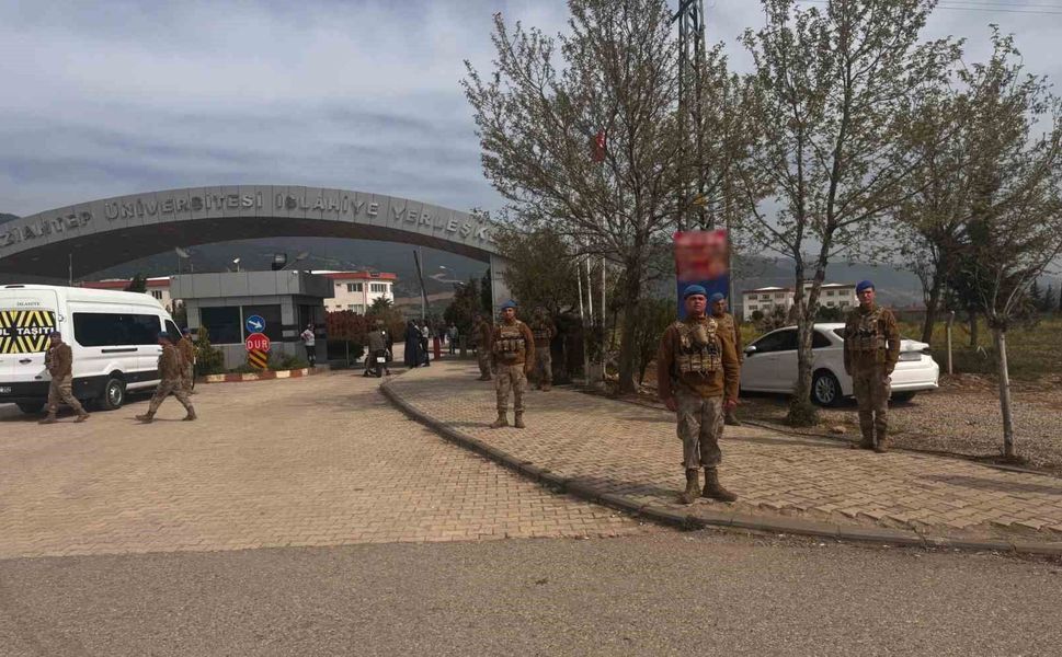 Gaziantep'te 'Huzurlu Okul Önleri' uygulaması: 78 aranan şahıs yakalandı