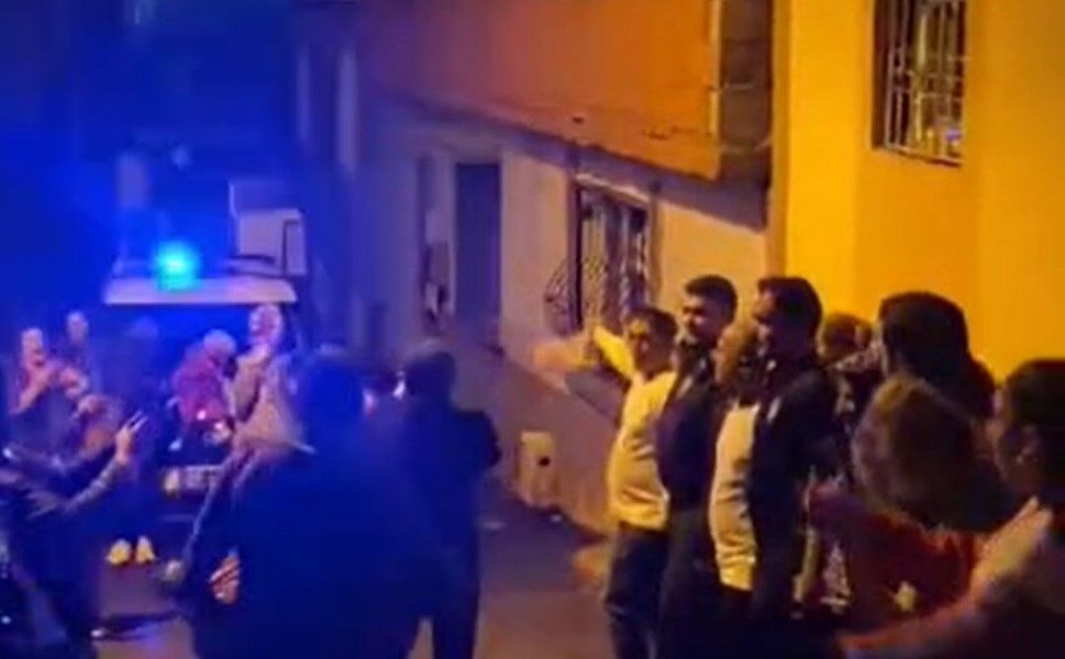Gaziantep'te ihbara giden polis ekiplerine davullu zurnalı halay sürprizi