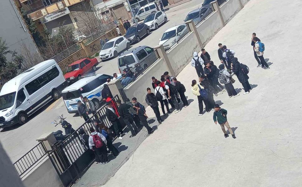 Gaziantep'te lise önünde kurusıkı tabancalı saldırı paniği