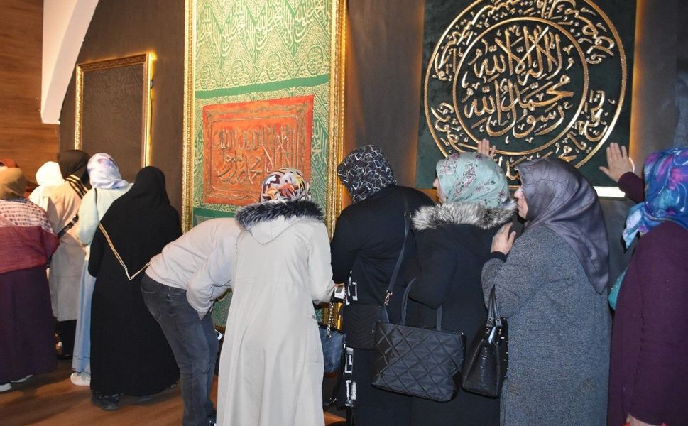 Gaziantep'te Mukaddes Emanetler Sergisi'ne yoğun ilgi