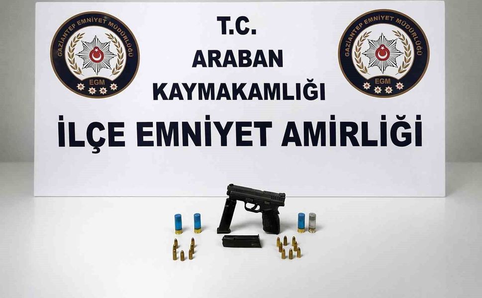 Gaziantep'te şüpheli araçta ruhsatsız silah ele geçirildi: 1 gözaltı