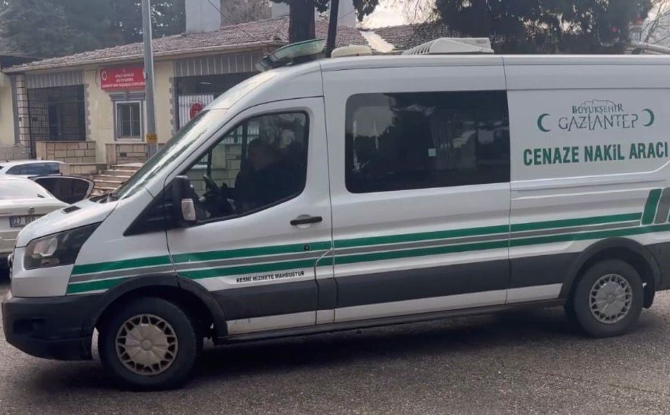 Gaziantep'te ticari taksinin çarptığı genç kız hayatını kaybetti: Feci kaza kamerada