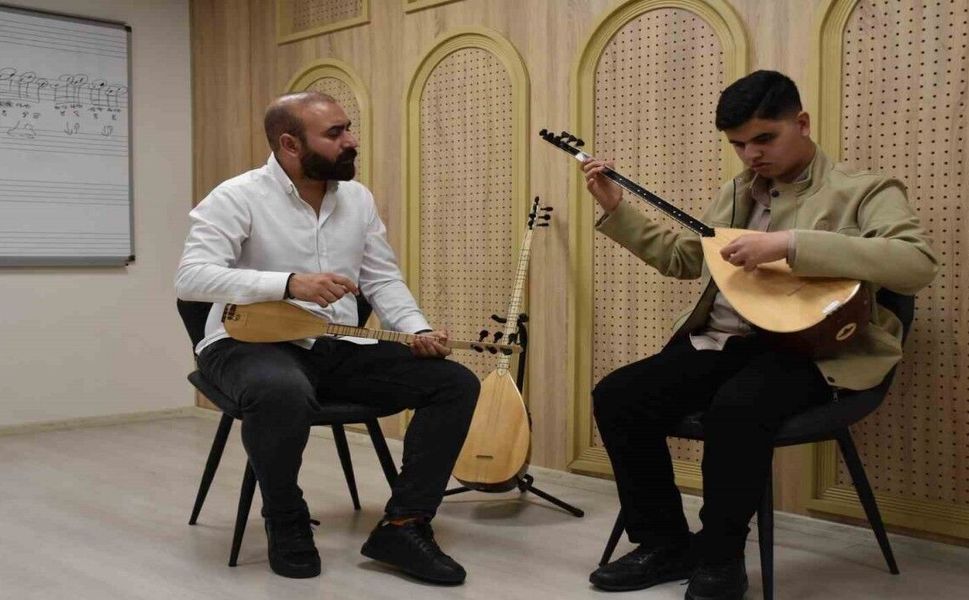 Gaziantepli Görme engelli Umut, Aşık Veysel'in yolundan gidiyor