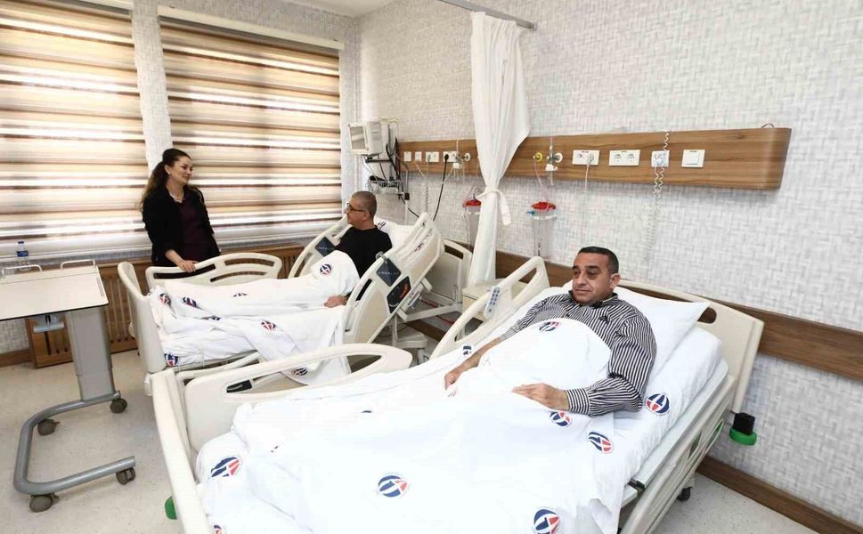 Hasta, doktoruna böbreğini verdi