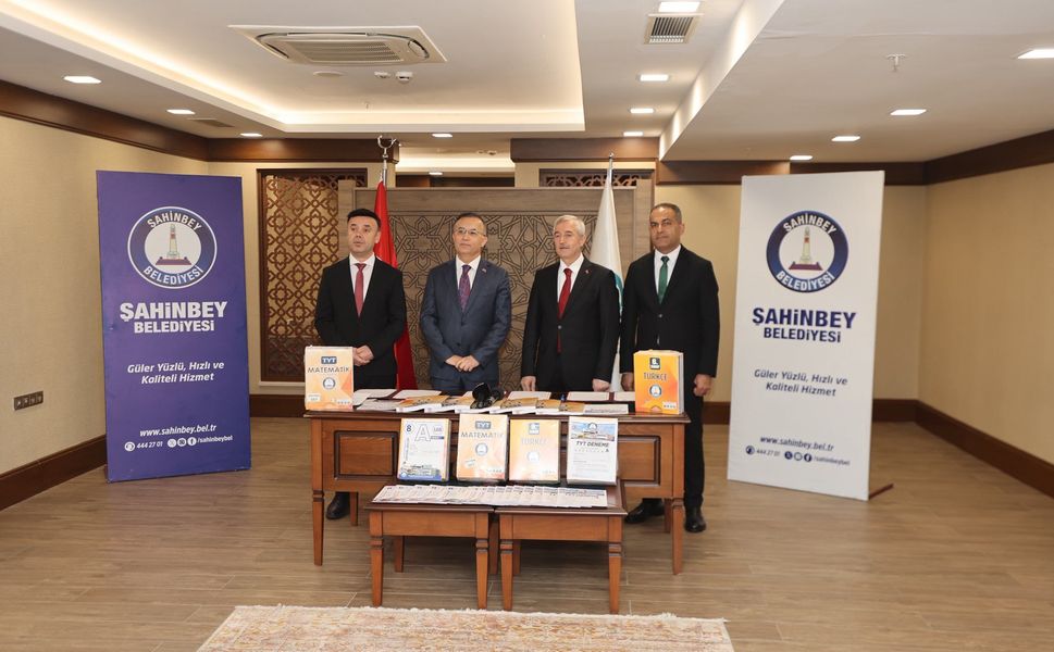 Şahinbey Belediyesi’nden öğrencilere kaynak kitap desteği