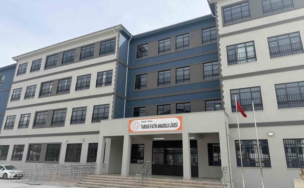 Mersin'de facia önlendi! Lise öğrencisi silahla yakalandı...