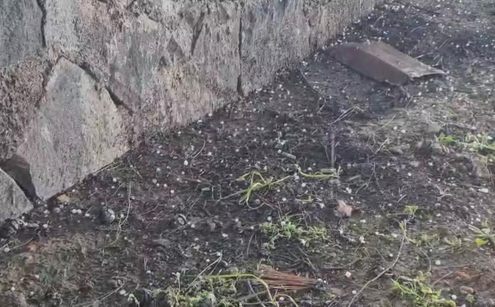Yavuzeli'nde nohut büyüklüğünde dolu yağdı