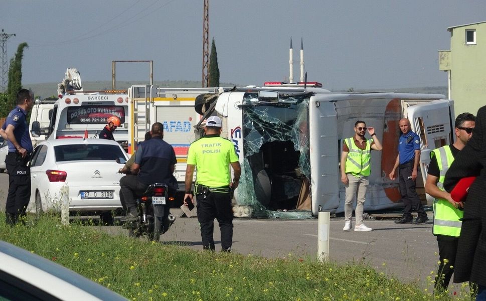Kilis'te 3 araçlı zincirleme kaza: 8 yaralı