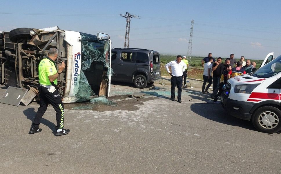 Kilis'te OSB işçilerini taşıyan midibüs devrildi: 8 yaralı