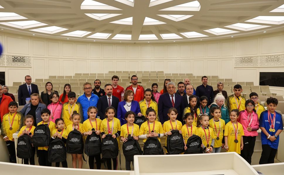 Başkan Fatma Şahin, şampiyon sporcularla bir araya geldi