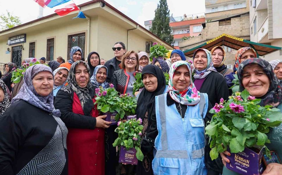Fatma şahin, 25 Aralık mahallesi sakinleriyle bayramlaştı