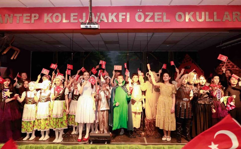 Gaziantep Kolej Vakfı'nda dünya klasikleri müzikallerle sahneleniyor