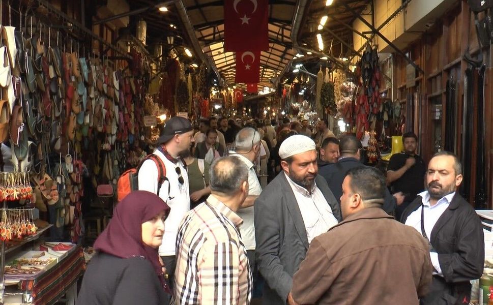 Gaziantep'in tarihi çarşılarında bayram yoğunluğu