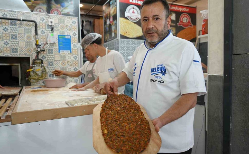Gaziantep'in tescilli lezzeti lahmacun 180 TL'den satılıyor