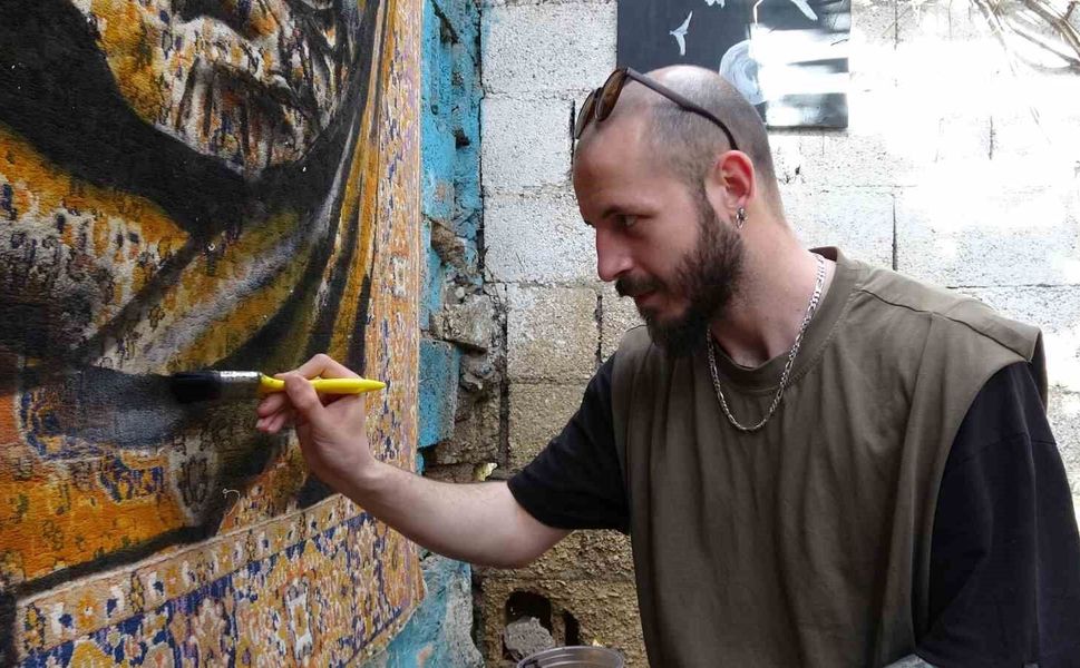 Gaziantepli ressam nostaljik perde ve halıları sanat eserine dönüştürüyor