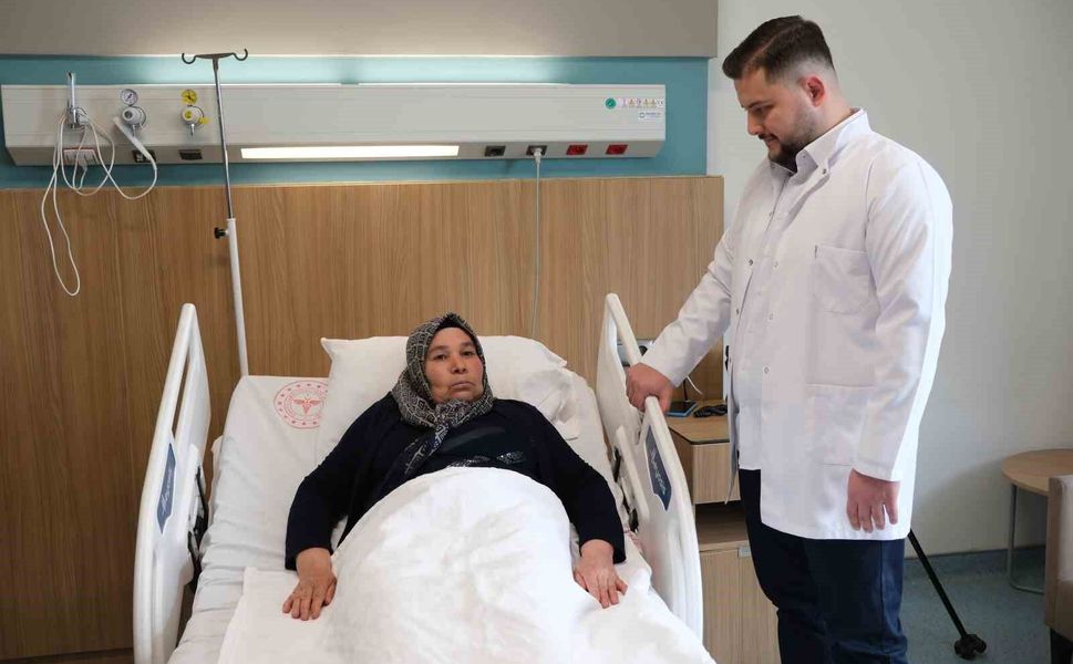 Gaziantep'te 5 yıldır çözüm bulamadığı bel ağrısından 'ağrı pili' ile kurtuldu