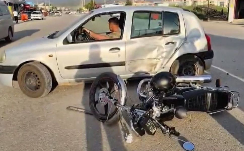 Gaziantep'te bir kaza daha! Otomobil ile motosiklet çarpıştı...