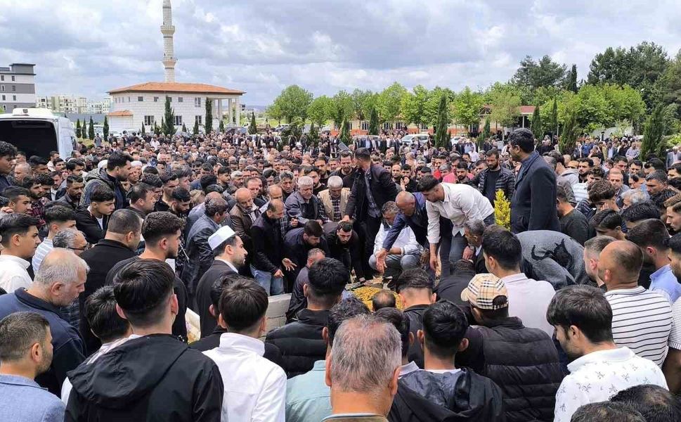 Gaziantep'te elektrik akımına kapılarak hayatını kaybeden muhtar defnedildi