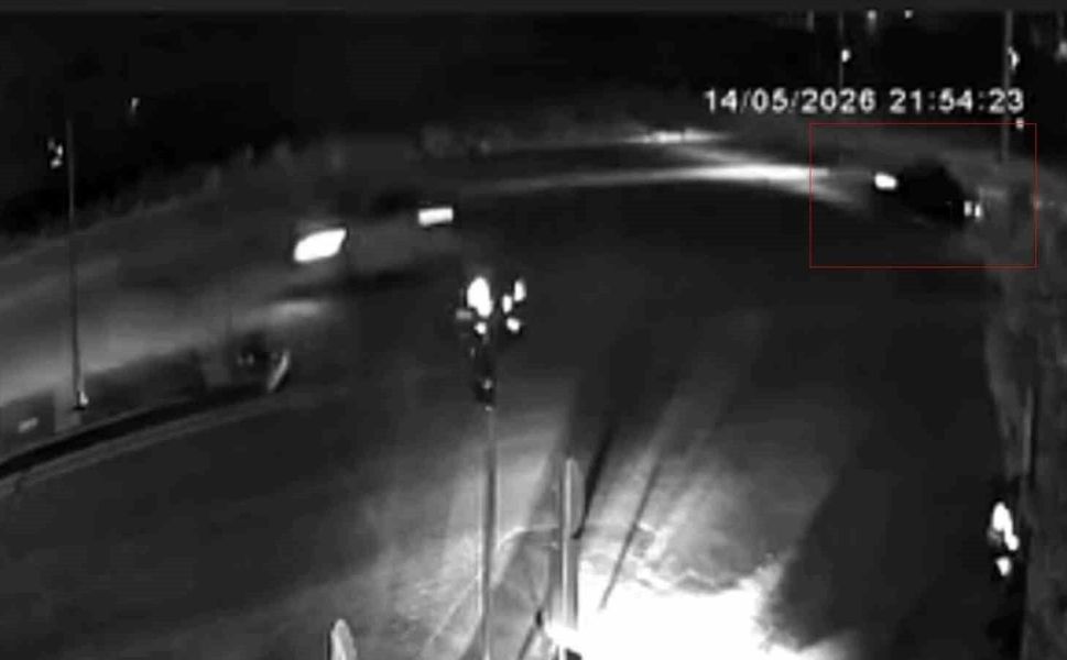 Gaziantep'te feci kaza: Otomobil, tren yoluna uçtu!