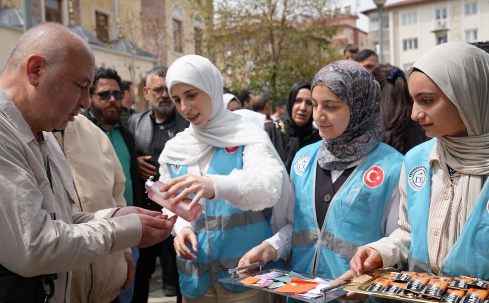 Gaziantep'te hacı adayları dualarla kutsal topraklara uğurlandı