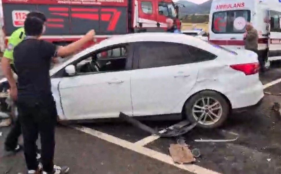 Gaziantep'te iki otomobil çarpıştı: 6 yaralı