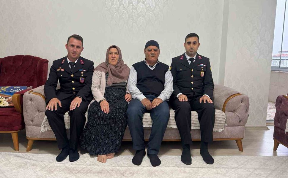 Gaziantep'te jandarmadan anlamlı ziyaret! Şehit aileleri ve gaziler unutulmadı...