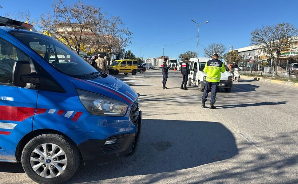 Gaziantep'te jandarmadan huzur-güven uygulaması: 673 aranan şahıs yakalandı