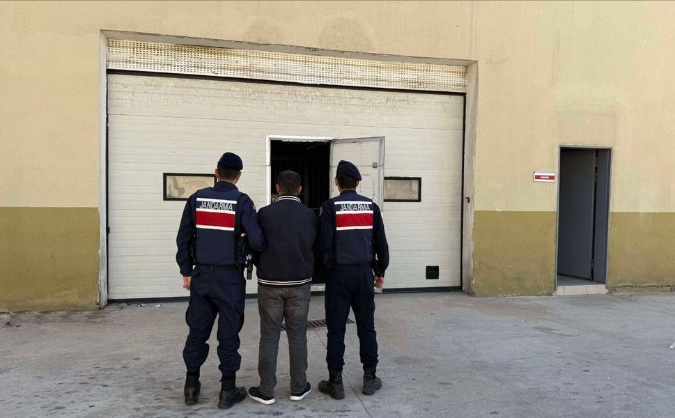 Gaziantep'te kesinleşmiş 17 yıl cezayla aranan şahsı jandarma yakaladı