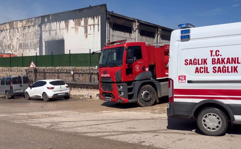 Gaziantep'te mobilya fabrikasındaki yangın söndürüldü