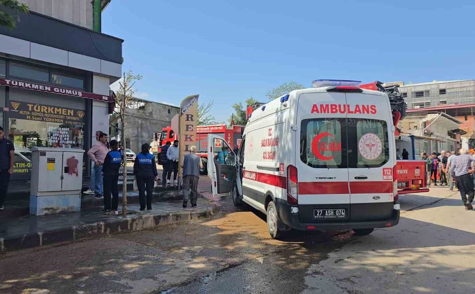 Gaziantep'te muhasebeciler çarşısı tadilatı sırasında korkutan yangın