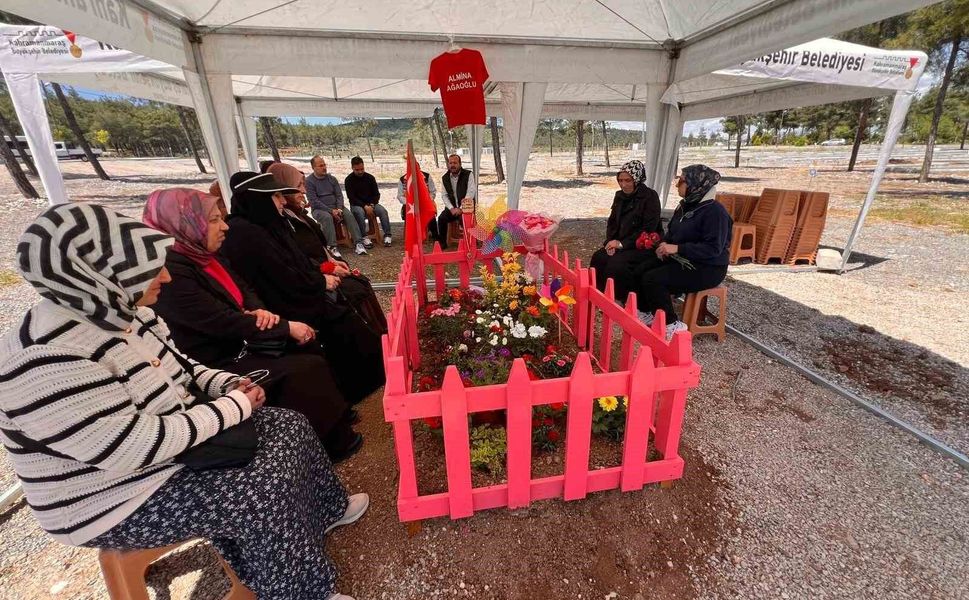 Kahramanmaraş'ta okul saldırısında hayatını kaybetmişti! Almina'nın mezarı pembeye boyandı...