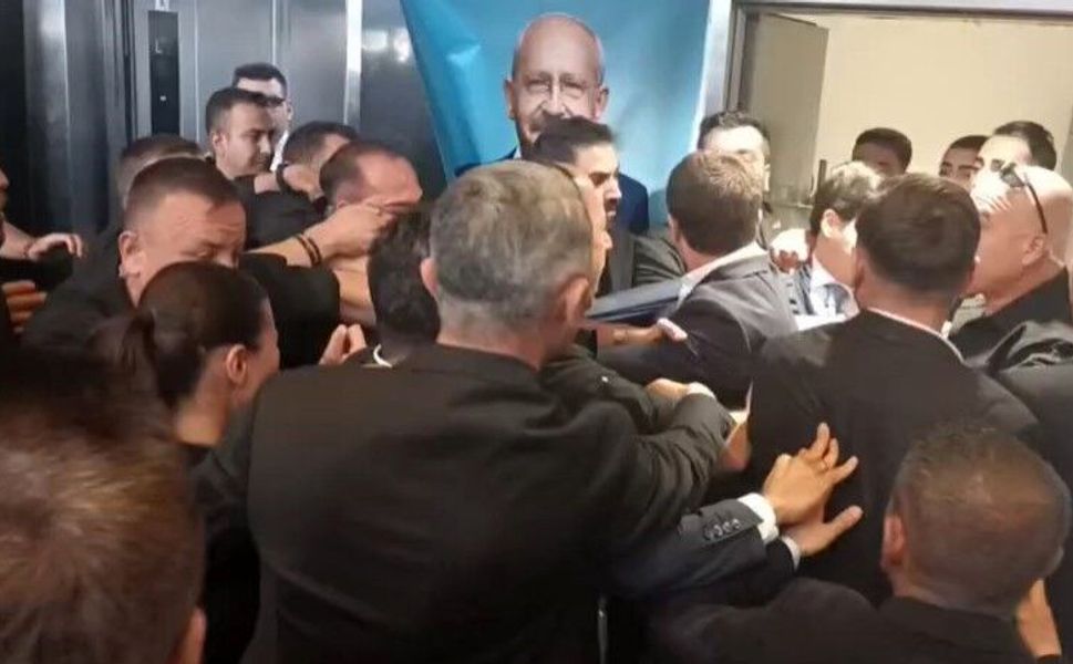 Kılıçdaroğlu, 2.5 yıl sonra CHP Genel Merkezi'nde