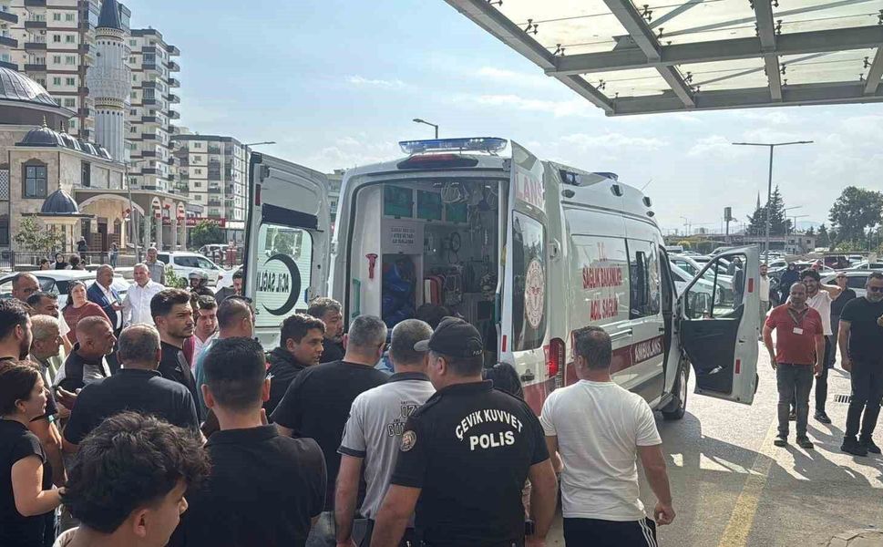 Silahlı saldırgan 4 kişiyi öldürdü, 8 kişiyi de yaraladı