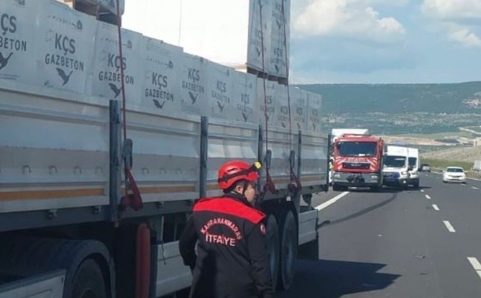Gaziantep TAG Otoyolu'nda bozulan tıra yardım için duranlara başka tır çarptı: 1 ölü, 2 yaralı