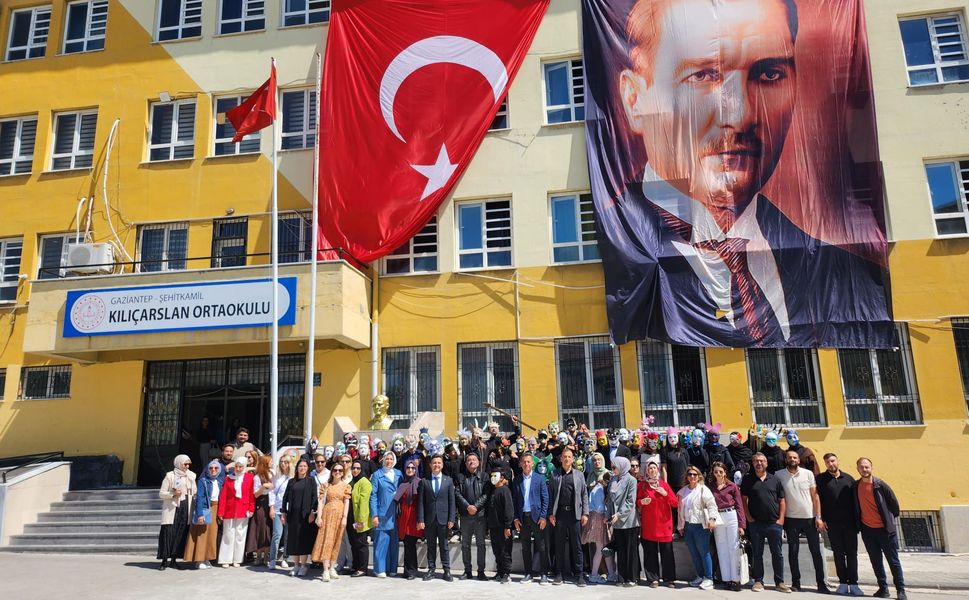 Gaziantep’te öğrencilerden “Venedik ve Afrika Maskeleri” gösterisi beğeni topladı