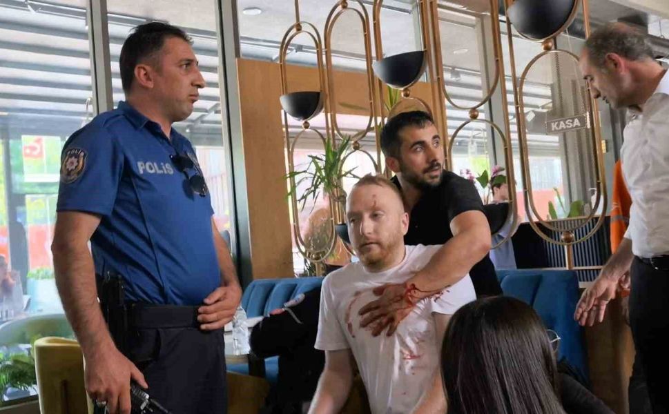 Yol kavgasında kan aktı: 1'i ağır 4 kişi bıçakla, 1 polis memuru arbede sonucu yaralandı