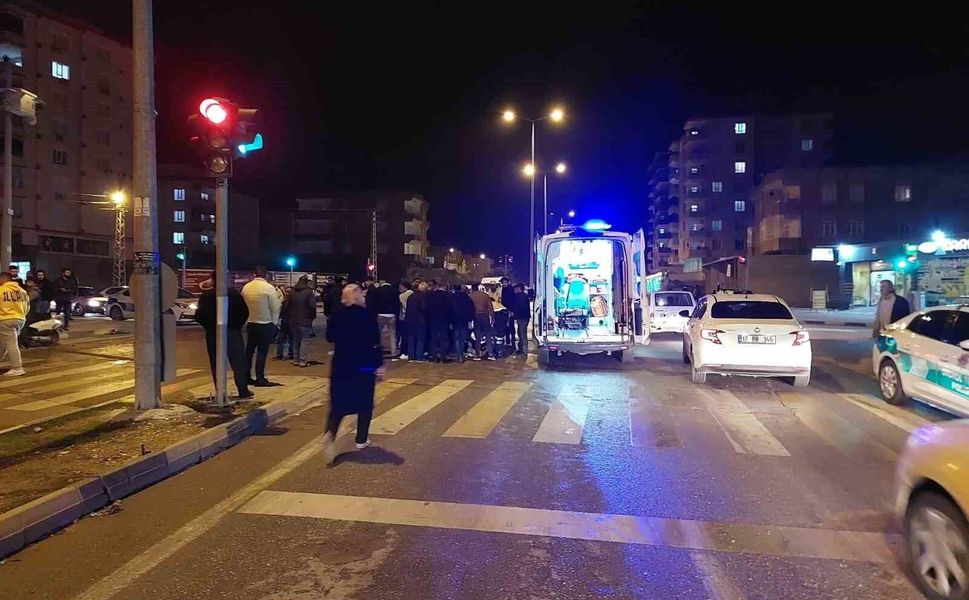 Gaziantep'te 2 motosiklet çarpıştı: 2'si ağır 4 yaralı
