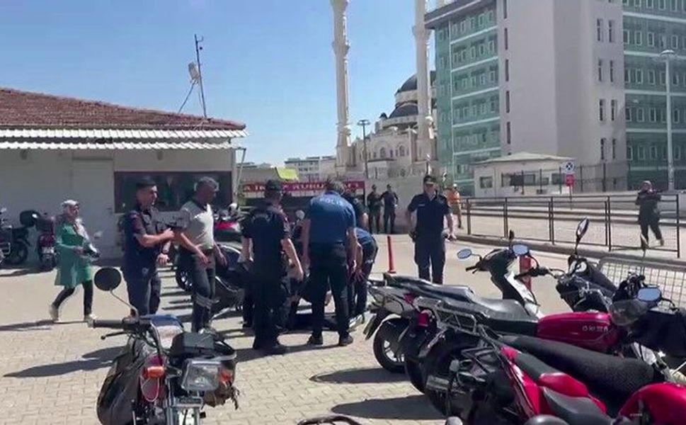 Gaziantep'te cezaevi önünde silahlı saldırı: 2 yaralı